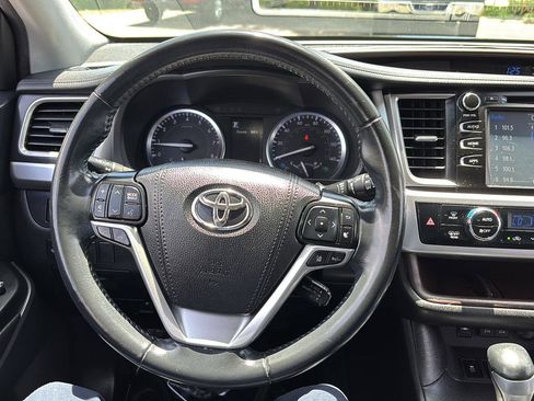 Used 2019 Toyota Highlander XLE AWD/4WD image 31