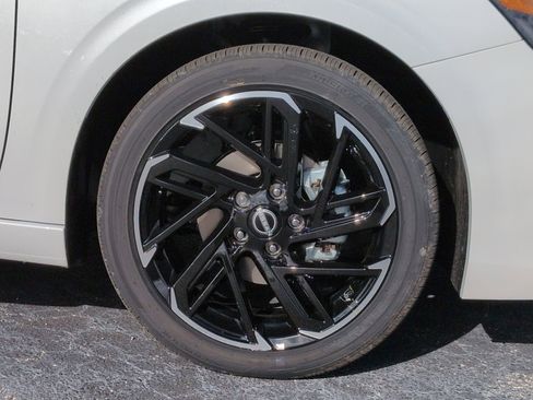 New 2026 Nissan Sentra SR w/ Floor Mat Package FWD image 11