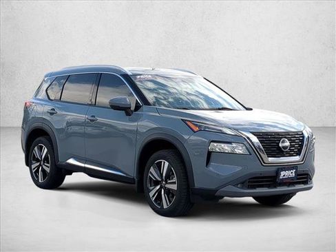 Used 2021 Nissan Rogue SL w/ Premium Package image 3