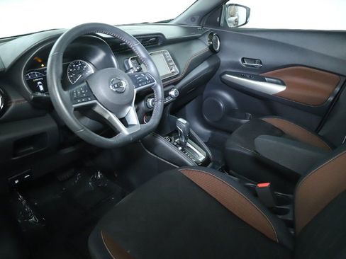 Used 2019 Nissan Kicks SR FWD image 17