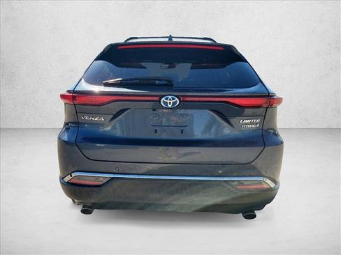 Used 2021 Toyota Venza Limited image 6