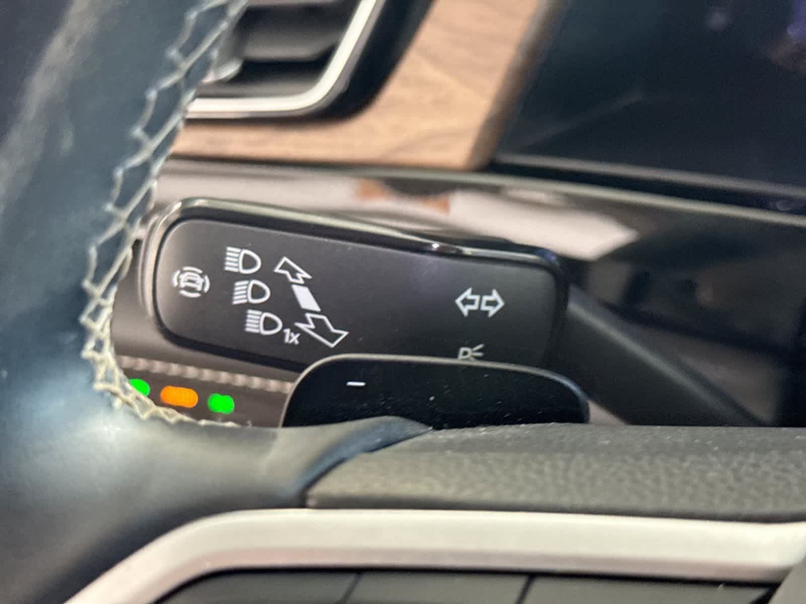 Used 2024 Volkswagen Atlas SE FWD image 32