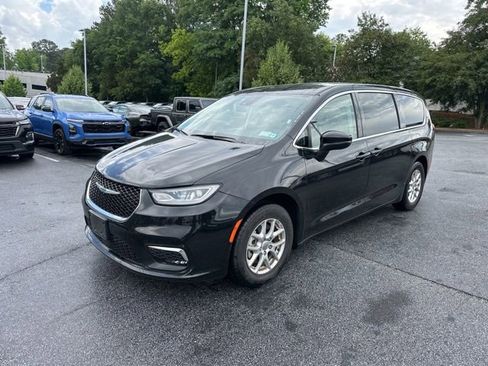 Used 2023 Chrysler Pacifica Touring-L FWD image 7