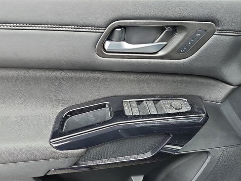 New 2026 Nissan Pathfinder Platinum AWD/4WD image 11