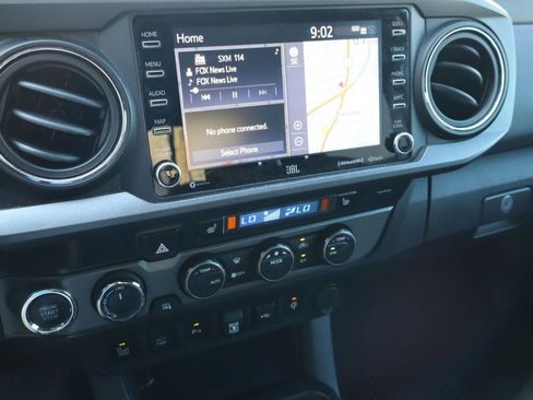 Used 2020 Toyota Tacoma TRD Sport w/ TRD Premium Sport Package AWD/4WD image 7