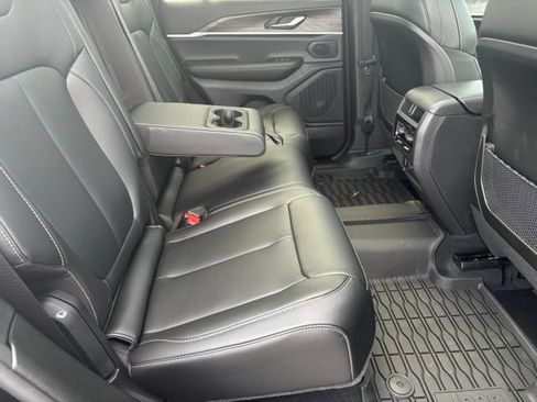 New 2026 Jeep Grand Cherokee Limited w/ Limited Altitude Package AWD/4WD image 19
