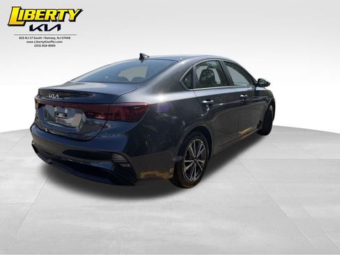 Used 2023 Kia Forte LXS w/ LXS Technology Package FWD image 7