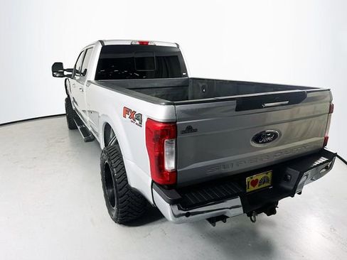 Used 2017 Ford F250 XLT w/ XLT Premium Package AWD/4WD image 7