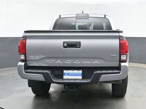Used 2019 Toyota Tacoma TRD Sport AWD/4WD image 9