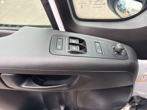 Used 2025 RAM ProMaster 2500 w/ Convenience Group image 19