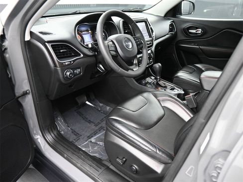 Used 2022 Jeep Cherokee Trailhawk image 2