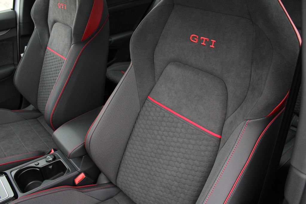 New 2026 Volkswagen GTI SE FWD image 5