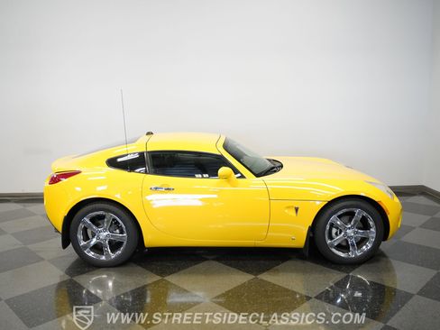 Used 2009 Pontiac Solstice Coupe w/ Premium Package image 18