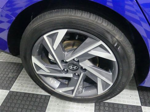 Used 2025 Hyundai Elantra Sport FWD image 17