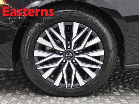 Used 2024 Nissan Altima 2.5 SV FWD image 32