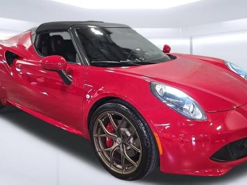 Used 2018 Alfa Romeo 4C Spider RWD image 1