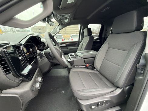 New 2026 GMC Sierra 1500 SLE image 13
