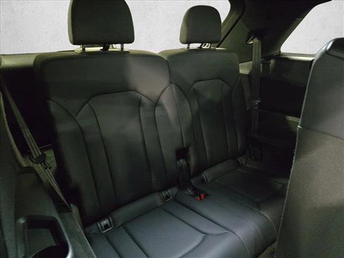 Used 2025 Audi Q7 3.0T Premium Plus image 12