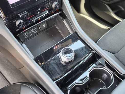 Used 2023 Jeep Grand Cherokee Altitude RWD image 24