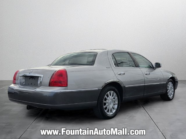 Used 2006 Lincoln Town Car Signature RWD image 4