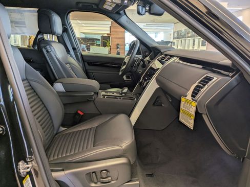 New 2026 Land Rover Discovery S AWD/4WD image 29