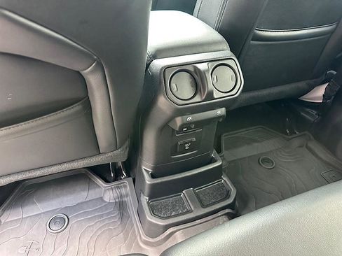 Used 2023 Jeep Wrangler Unlimited Sahara w/ Cold Weather Group AWD/4WD image 19
