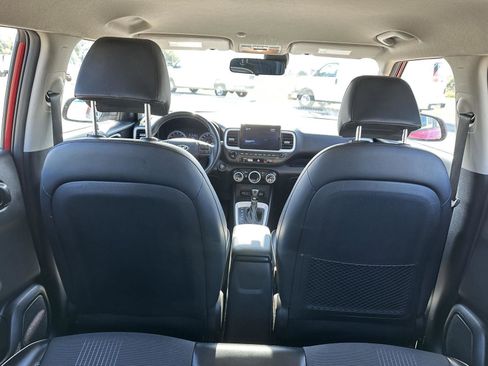 Used 2022 Hyundai Venue Limited image 6