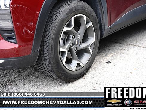 Used 2024 Chevrolet Trax LT w/ Driver Confidence Package FWD image 10