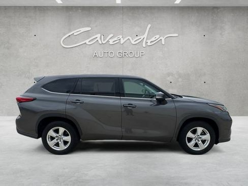 Used 2021 Toyota Highlander L FWD image 17