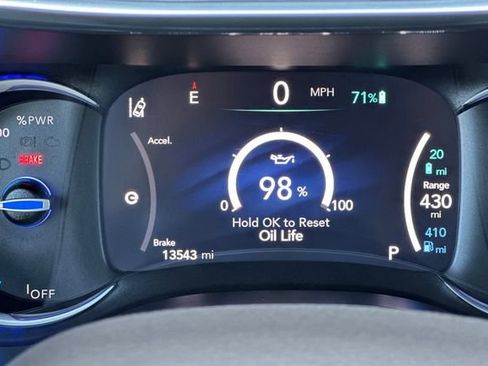 Used 2024 Chrysler Pacifica Premium FWD image 27