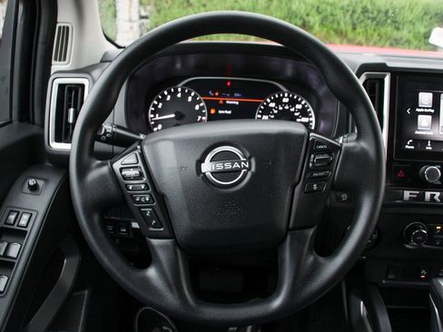 Used 2025 Nissan Frontier SV image 20