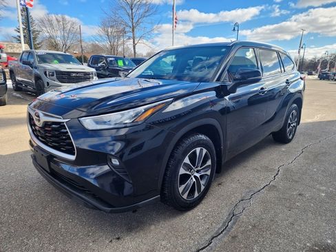 Used 2020 Toyota Highlander XLE image 1