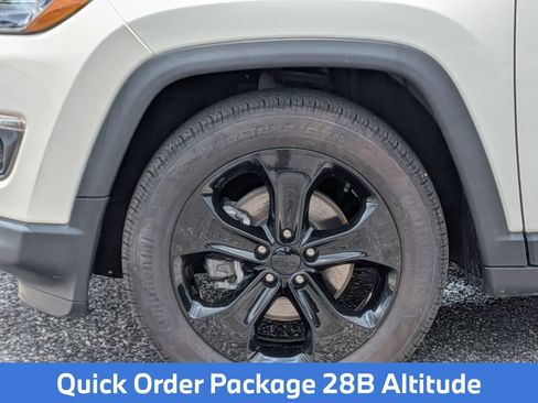 Used 2019 Jeep Compass Latitude FWD image 13