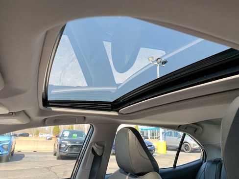 Used 2019 Toyota Camry SE w/ Convenience Package image 18