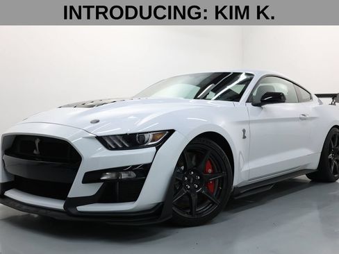 Used 2022 Ford Mustang Shelby GT500 w/ Carbon Fiber Track Pack RWD image 2