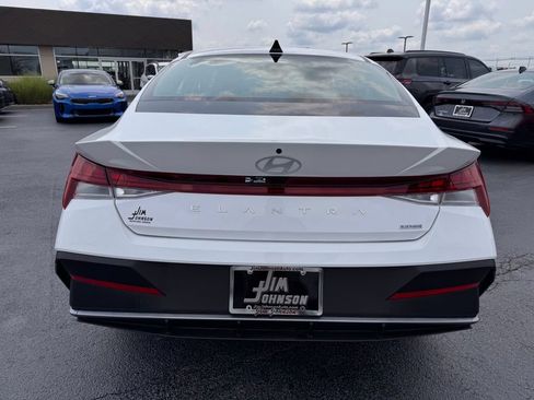 Used 2026 Hyundai Elantra Hybrid FWD image 4