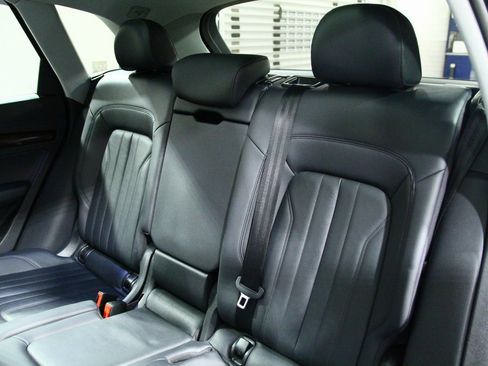 Used 2018 Audi Q5 2.0T Premium Plus w/ Premium Plus Package image 29