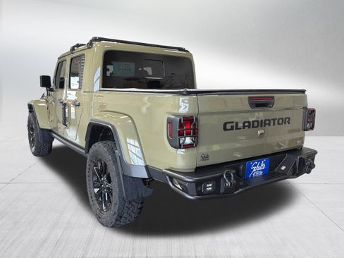 Used 2025 Jeep Gladiator Sport AWD/4WD image 5
