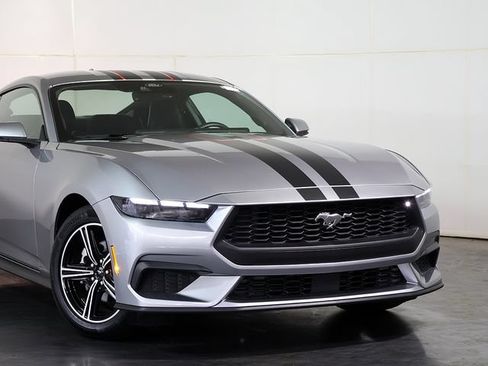 Used 2025 Ford Mustang Premium RWD image 6