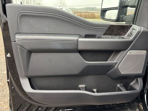 New 2025 Ford F250 Lariat w/ Black Appearance Package image 10