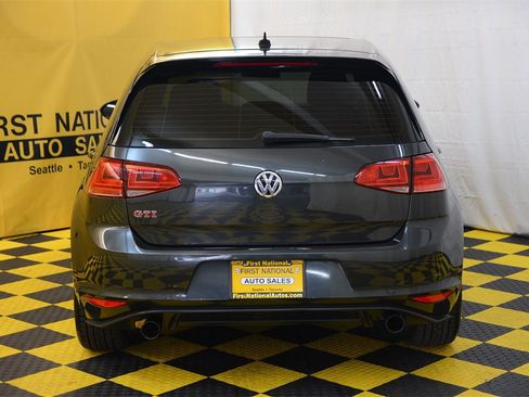 Used 2017 Volkswagen GTI SE image 9