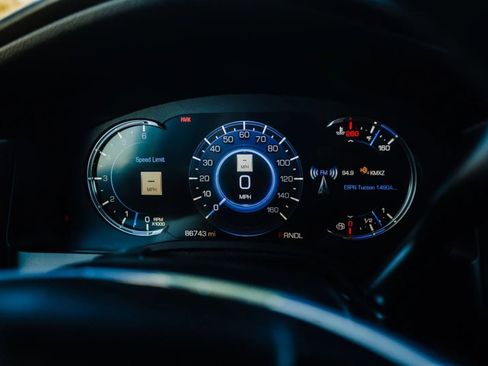 Used 2017 Cadillac Escalade ESV 2WD image 17