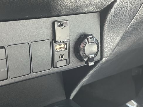 Used 2018 Toyota RAV4 XLE FWD image 23