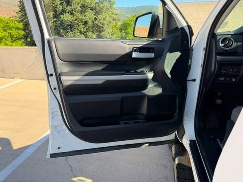 Used 2019 Toyota Tundra SR5 w/ Convenience Package AWD/4WD image 10