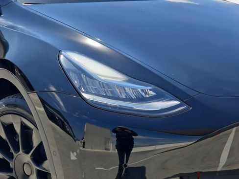 Used 2022 Tesla Model Y Long Range AWD/4WD image 35