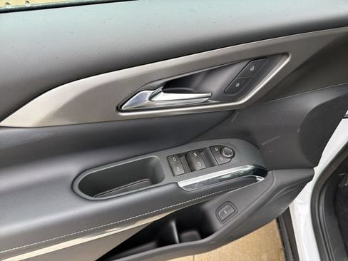 New 2026 Chevrolet Traverse LT w/ Sun and Wheel Package FWD image 14