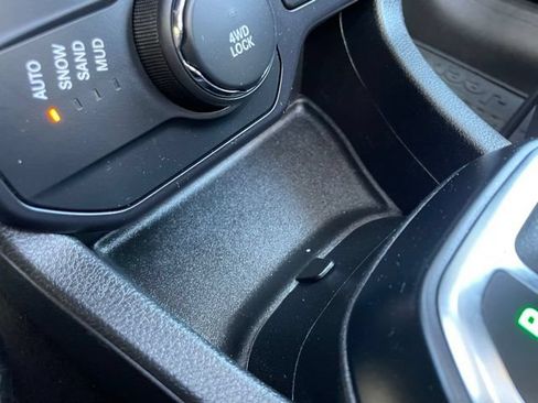 Used 2018 Jeep Renegade Altitude AWD/4WD image 24