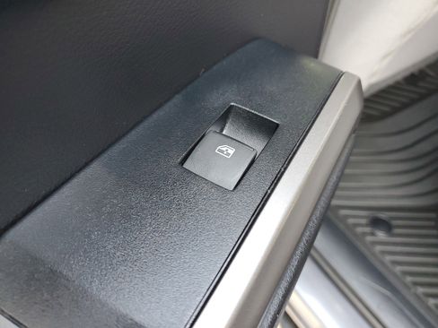 Used 2021 Toyota Tacoma SR5 w/ Technology Package image 16