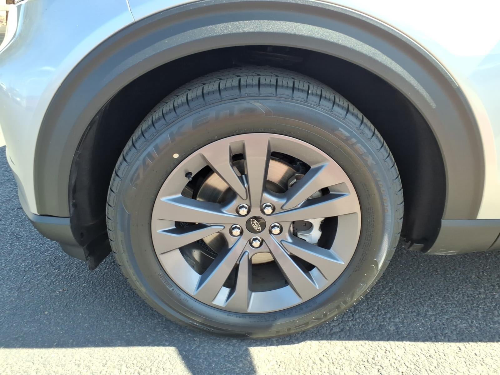 Certified 2024 Ford Explorer XLT w/ Equipment Group 202A RWD image 9