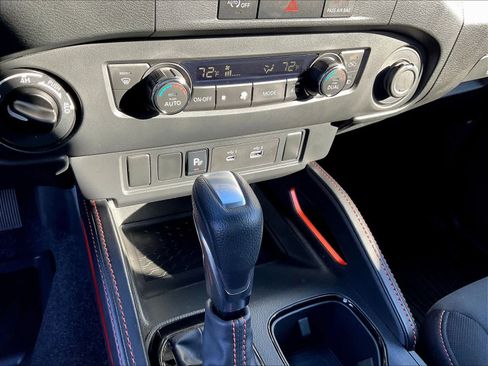 Used 2024 Nissan Frontier PRO-4X w/ Technology Package image 36